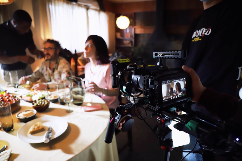 la-mesita-del-comedor-caye-casas-la-charito-films-9894